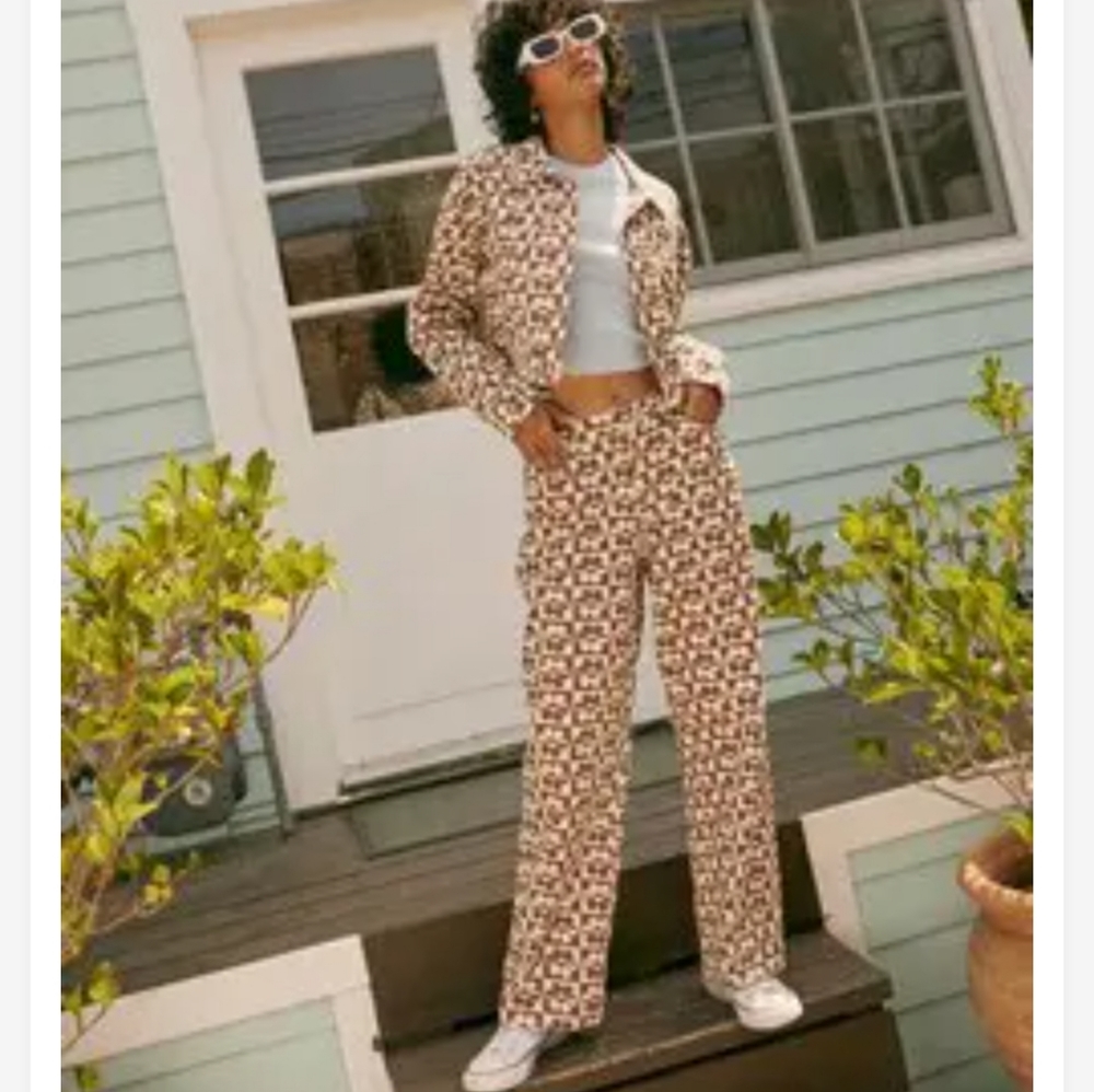 New with tags forever 21 90's fit/print pants size 28  with brown flowers